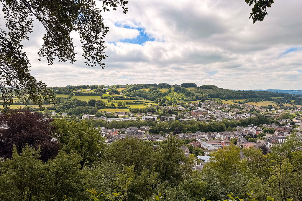 Aussicht auf die Stadt Malmedy in Belgien
